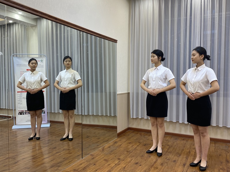 喜報(bào)：恭賀程佳欣、馬小越、李璇三位同學(xué)通過(guò)成航2022年單招面試考試